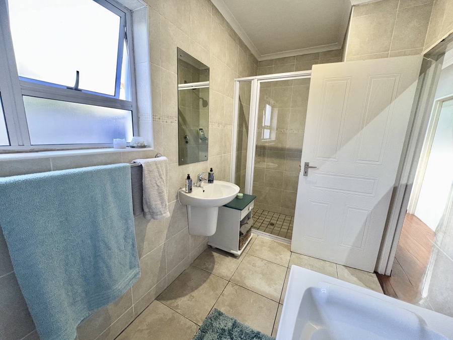 To Let 3 Bedroom Property for Rent in Sunningdale Western Cape